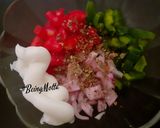 A picture of step 2 of Mayo Salad Burger.