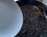 Foto del paso 15 de la receta: Arroz negro 🦑 con mayonesa de ajo🧄!