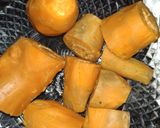 Foto langkah ke 1 dari resep Bola Bola ubi isi Lotus & Ovomaltine.