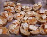 Foto langkah ke 4 dari resep Spicy garlic bread.