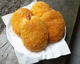 Foto langkah ke 4 dari resep Roti Goreng Sosis Empuk.