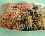 Foto langkah ke 2 dari resep Mie kangkung.