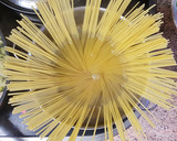 Foto del paso 3 de la receta: Tuna Linguini della Nonna María