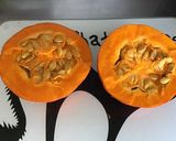 Une image de l'étape 1 de Potimarron d Halloween farcis poireaux et parmesan.