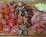 Foto del paso 3 de la receta: Ensalada tibia con salmón ahumado, dátiles, cherry y mezclum