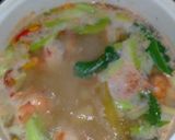 Foto langkah ke 4 dari resep Sup udang kangkung (tomyam praktis).