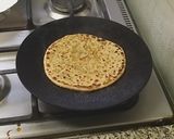 A picture of step 5 of Chana dal parantha.