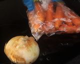 Foto del paso 1 de la receta Tortilla de zanahorias con ajo y cebolla