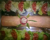 Foto del paso 5 de la receta: Brazo salado relleno de queso lechuga atún y palitos de cangrejo