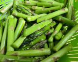 Hình bước làm 1 của món 🌱 Nui Xoắn Xào Măng Tây Cà Chua Chay (Vegan)
