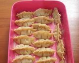 Foto langkah ke 3 dari resep Homemade Gyoza.