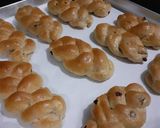 Foto langkah ke 5 dari resep Roti Gandum Kismis.