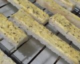 Foto langkah ke 4 dari resep Garlic Bread (roti tawar).