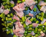 A picture of step 1 of Bacon & Asparagus Spaghetti.