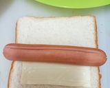 Gambar langkah 4 resipi Sosej roll.