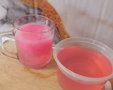 Foto langkah ke 5 dari resep Es Kuwut Nutrijell Stroberi Mix Cocorio Stroberi.
