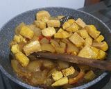 Foto langkah ke 5 dari resep Oseng Kikil Putren Tahu ala Fe.