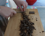 Foto del paso 2 de la receta: Ganache de chocolate negro y blanco para mojar fresas