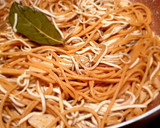 Foto del paso 3 de la receta: Spagueti integral con gulas picantes