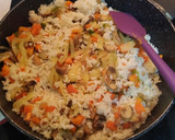 Foto del paso 5 de la receta: Arroz con carne, verduras, gambas y salsa de soja