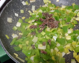 Foto del paso 2 de la receta: Pescadilla con salsa de anchoas