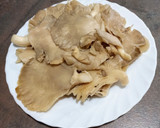 Foto del paso 1 de la receta: Codillo asado con trigueros y setas