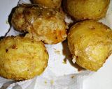 A picture of step 4 of Deep fried jacket potatoes.