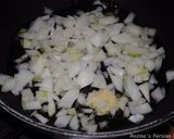 A picture of step 2 of ِDough fried pizza.