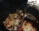 Foto del paso 3 de la receta: Chuletas de Cerdo a la Cerveza