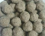 A picture of step 9 of Alsi ke ladoo.