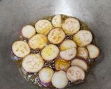 Foto langkah ke 1 dari resep Terong saus Kecap.
