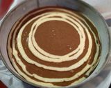 Foto del paso 7 de la receta Bizcocho cebra borracho de naranja y chocolate