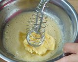 Foto langkah ke 1 dari resep Kue kecipir cetak pake spuit tutup botol.