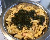 Une image de l'étape 5 de Salade de minis pennes au thon,tomates séchées et pignons sauce herbes et figues.