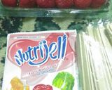 Foto langkah ke 1 dari resep Jelly lychee strawberry.