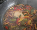 Foto del paso 5 de la receta: Salchichas frescas de pollo con verduras y salsa de soja