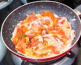 A picture of step 2 of Egg shakshuka.