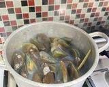 Foto langkah ke 1 dari resep Tumis Kerang Ala Warteg.
