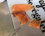 Une image de l'étape 4 de Canapés de saumon fumé,crème,aneth et tomates sur pain polaire.