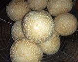 Foto langkah ke 4 dari resep Onde - Onde Simple isi Keju.