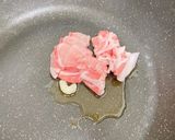 A picture of step 2 of Easy One-Pan Loaded Champon Udon.