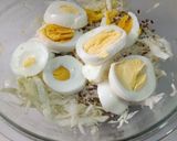 Foto del paso 4 de la receta: Ensalada de Repollo Nutritiva con Mix de Semillas y Huevo Duro