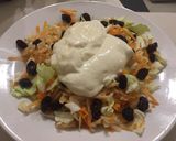 Foto del paso 4 de la receta: Ensalada de repollo zanahoria manzana y pasas de uva