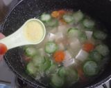 Foto langkah ke 4 dari resep Sup oyong Tahu wortel.