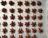 Foto langkah ke 3 dari resep Cappuccino Cookies Simple.