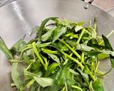 Foto langkah ke 4 dari resep Tumis kangkung saos tiram.