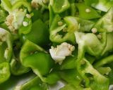 A picture of step 3 of Shimla mirchi besan sabzi.