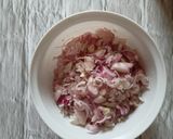 Gambar langkah 1 resipi Bawang Goreng.