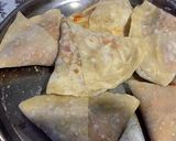 A picture of step 24 of Spilt bengal gram samosa.