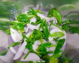 Hình bước làm 1 của món Gà hấp lá chanh